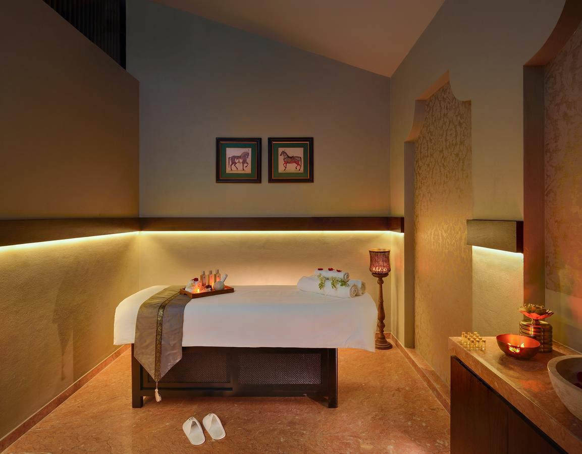 Kabir Hotel & Spa Vadodara Extérieur photo